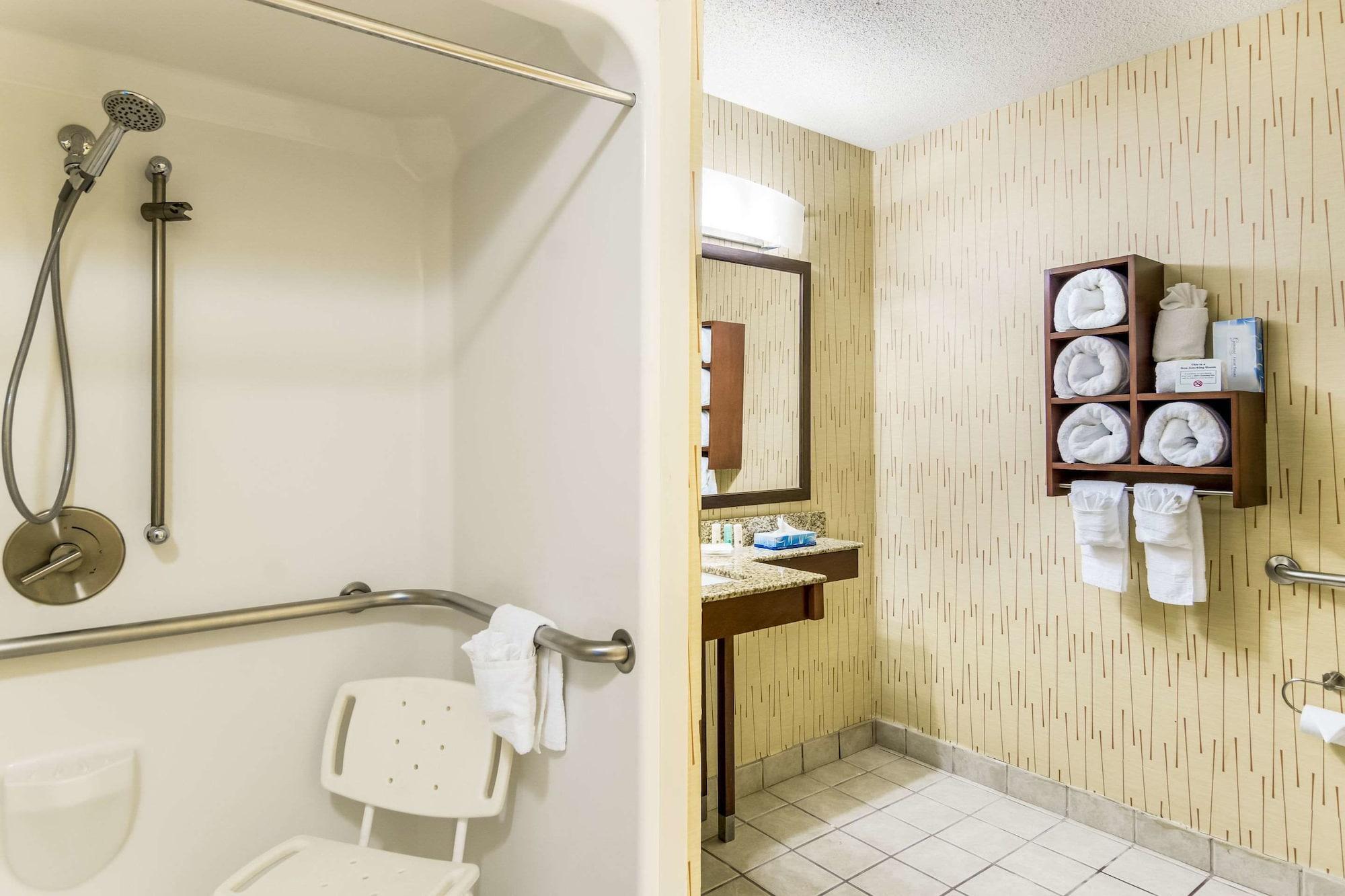 Quality Inn Chester - South Richmond Bagian luar foto