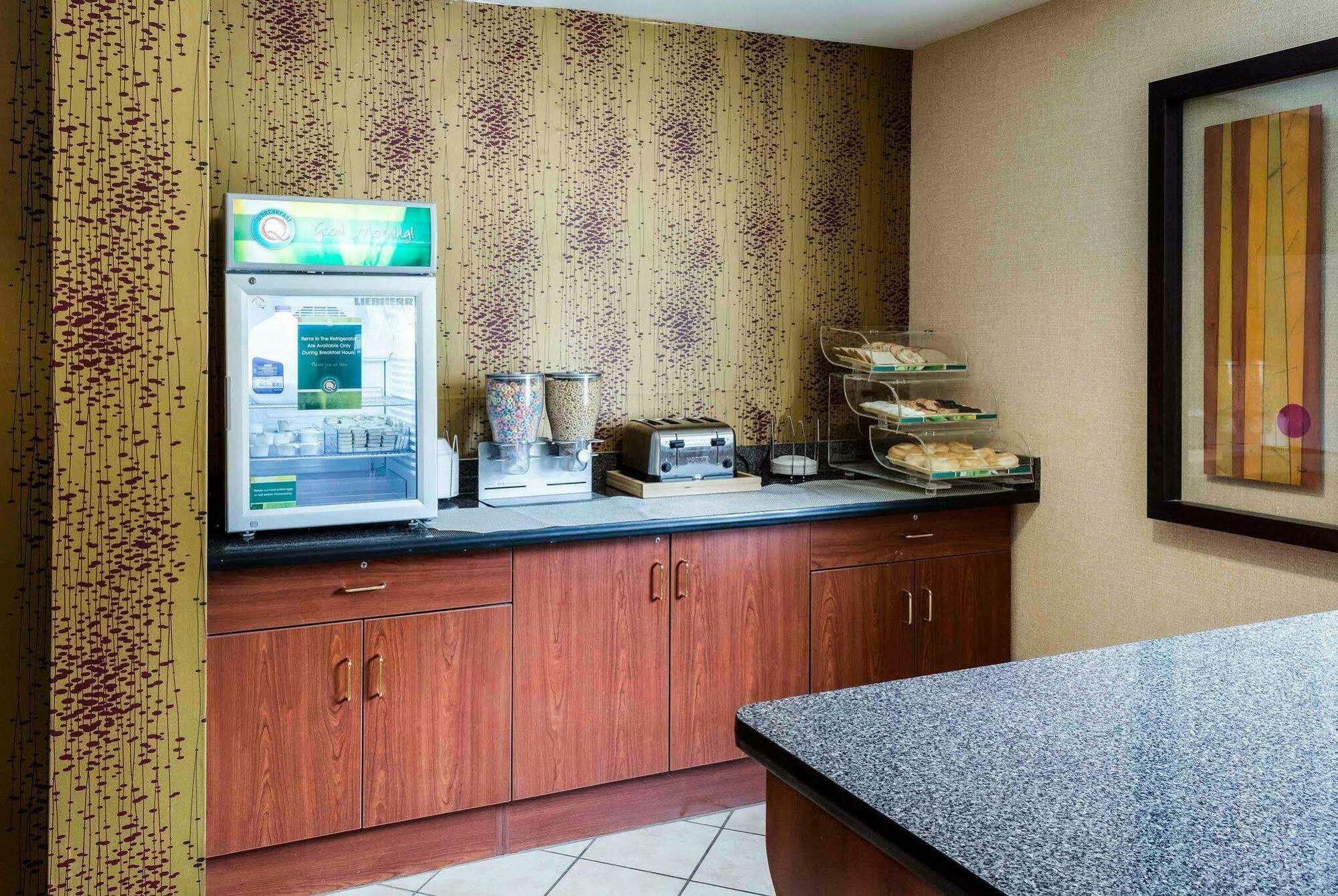 Quality Inn Chester - South Richmond Bagian luar foto