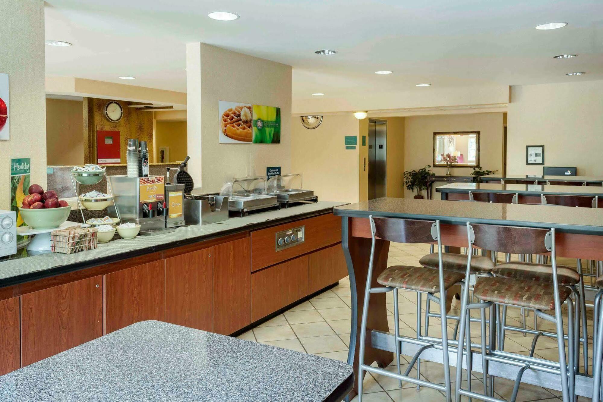 Quality Inn Chester - South Richmond Bagian luar foto